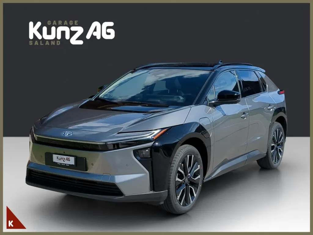 Schräge Frontansicht eines grauen Toyota Premium AWD
