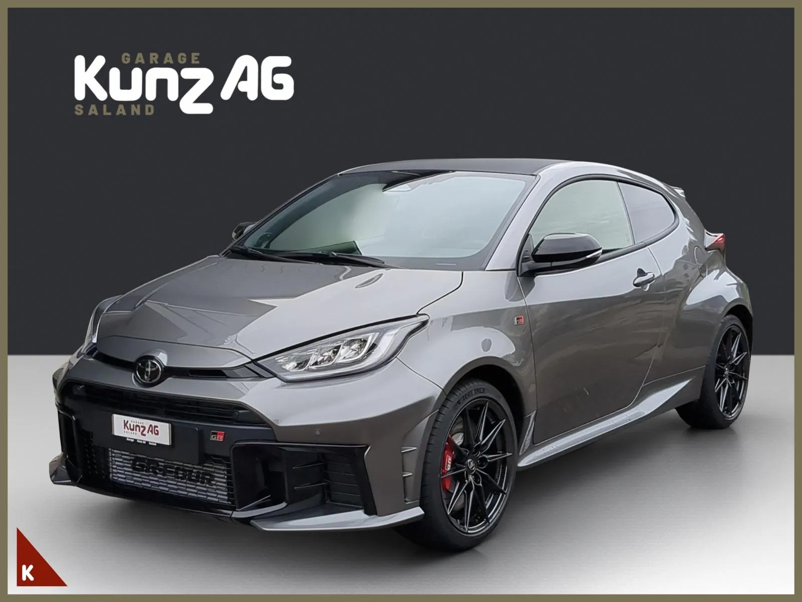 Schräge Frontansicht eines grauen Toyota GR Yaris