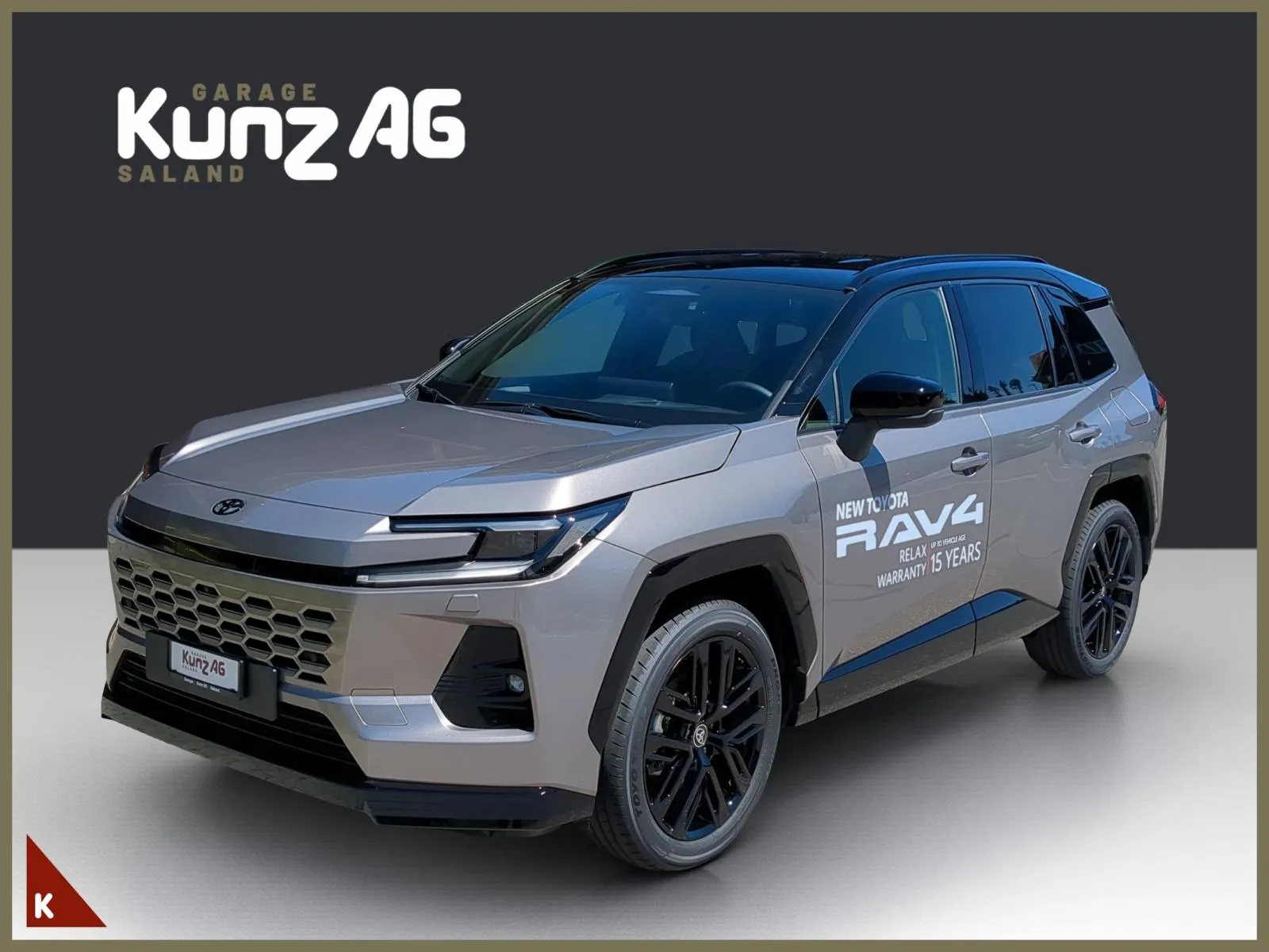 Schrägansicht von vorne links auf einen grauen Toyota RAV4 Style